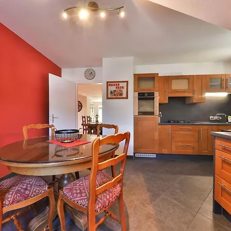 Spacious Apartment, Balneo And Garden * 묑스테르