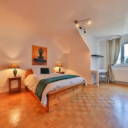 아파트 Spacious Apartment, Balneo And Garden
