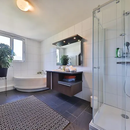 아파트 Spacious Apartment, Balneo And Garden *