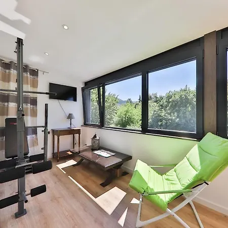 아파트 Spacious Apartment, Balneo And Garden 묑스테르
